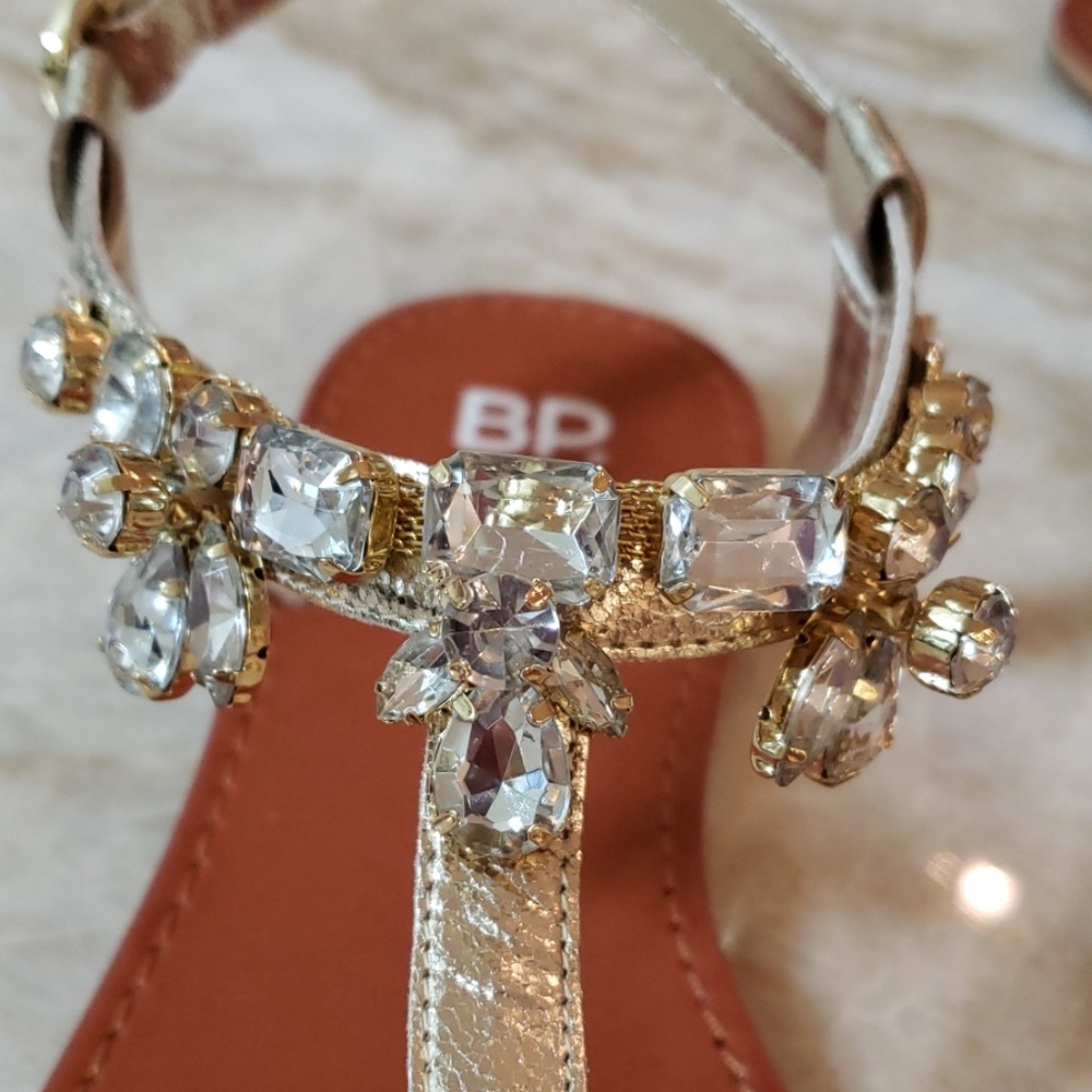 BP Gold Embellished T-Strap Sandal - size 6 -  New - Picture 3 of 8